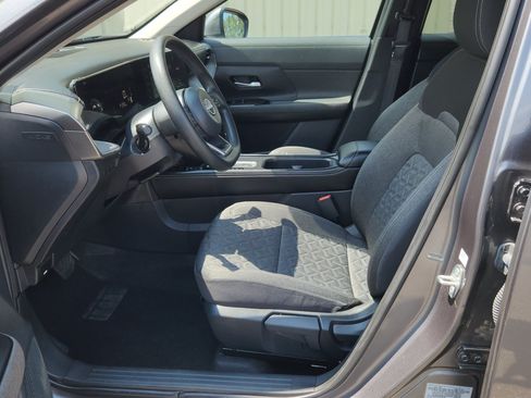 Used 2025 Nissan Kicks SV AWD/4WD image 18