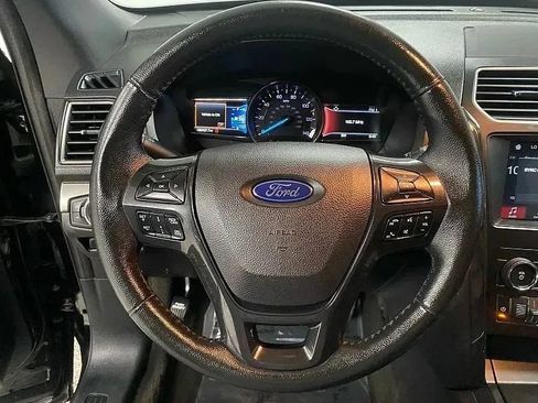 Used 2018 Ford Explorer XLT w/ Equipment Group 201A FWD image 17