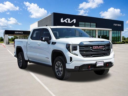 Used 2022 GMC Sierra 1500 AT4 w/ AT4 Preferred Package AWD/4WD image 3