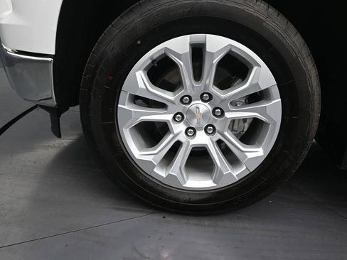 Used 2024 Chevrolet Silverado 1500 LTZ image 9