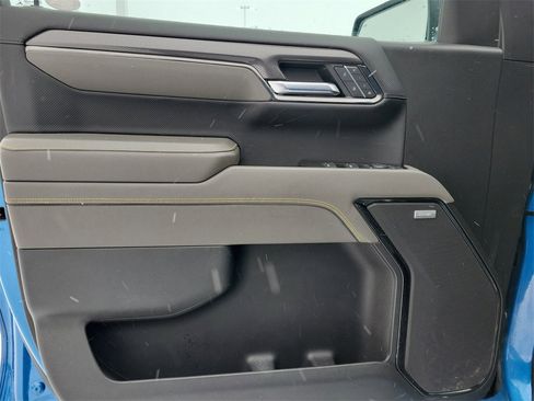 Used 2025 Chevrolet Blazer EV RS image 16