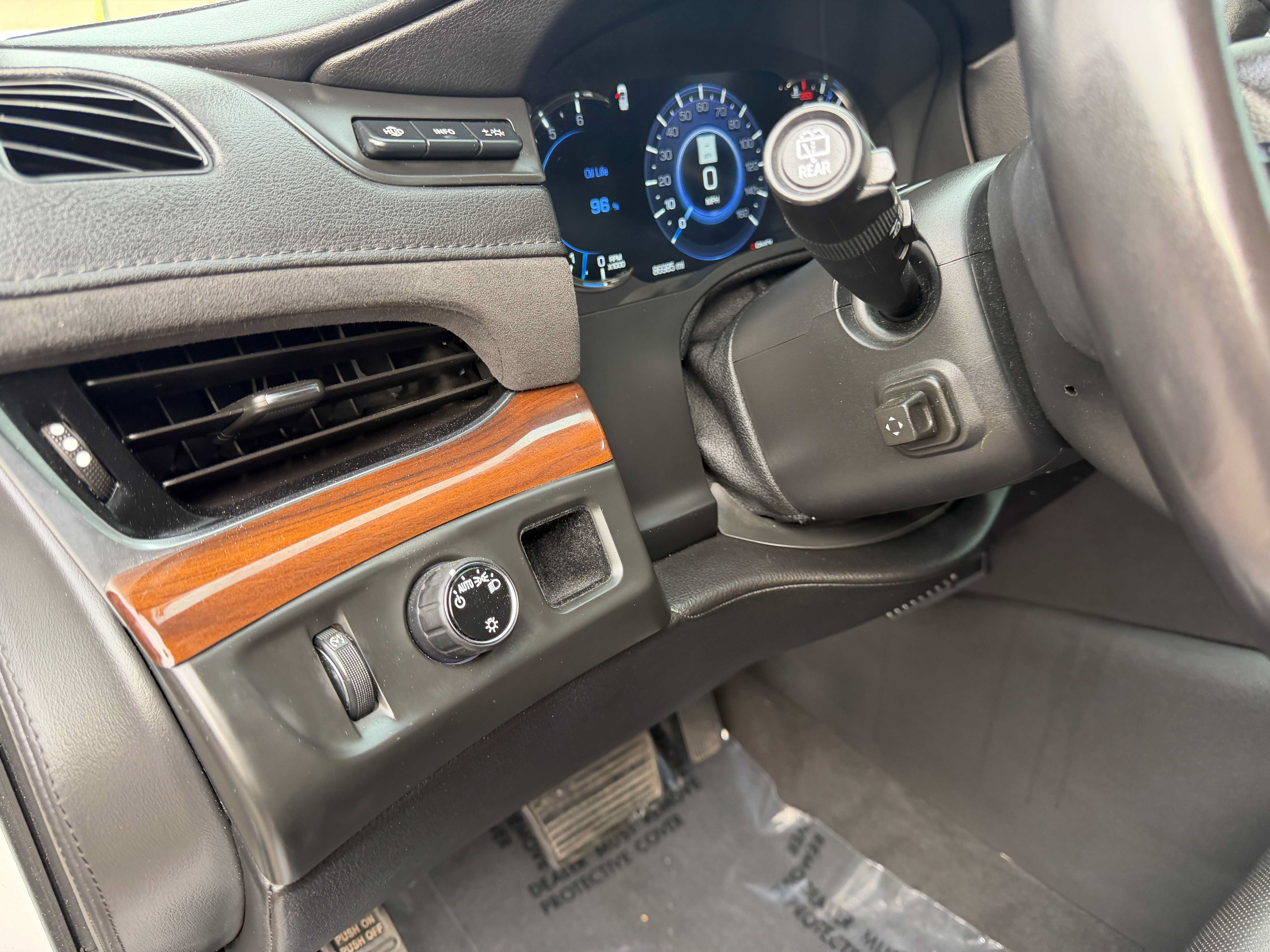Used 2020 Cadillac Escalade Luxury RWD image 28