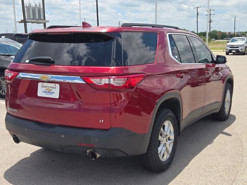 Used 2020 Chevrolet Traverse LT FWD image 3