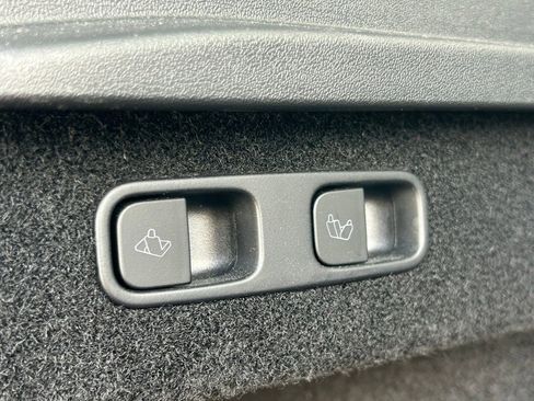 Used 2024 Tesla Model Y 2WD image 45