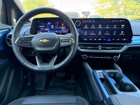 Used 2025 Chevrolet Equinox EV LT w/ Convenience Package image 13