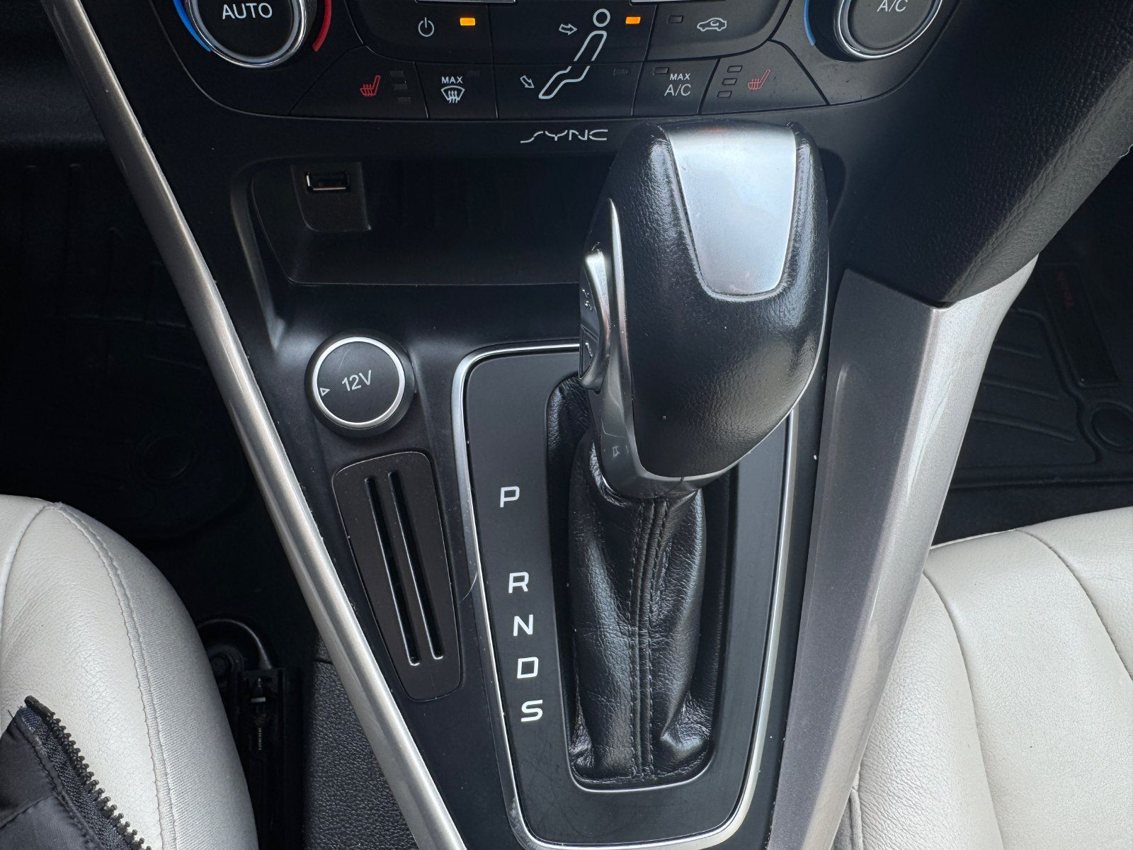 Used 2016 Ford Focus Titanium FWD image 25