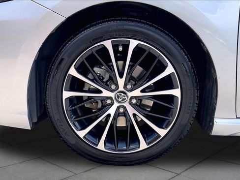 Used 2019 Toyota Camry SE FWD image 11