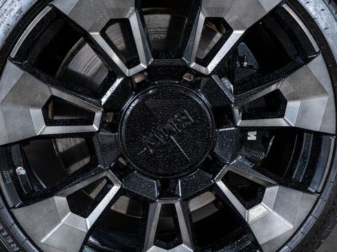 Used 2023 BMW XM Base image 10