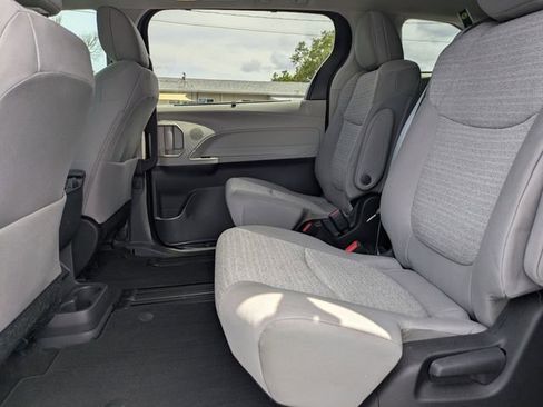 Used 2023 Toyota Sienna LE w/ LE Plus Package FWD image 15