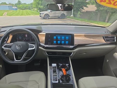 Used 2024 Volkswagen Atlas SE AWD/4WD image 20