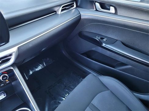 Used 2022 Kia K5 LXS image 11