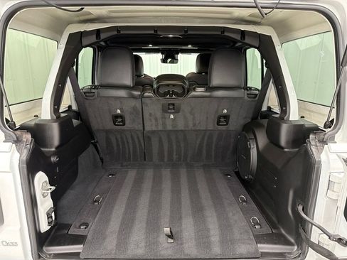 Used 2024 Jeep Wrangler Unlimited Sahara w/ Technology Group AWD/4WD image 8