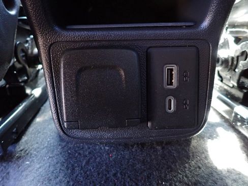 Used 2020 Buick Encore GX Essence w/ Advanced Technology Package AWD/4WD image 11