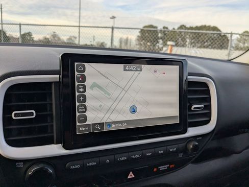 Used 2025 Hyundai Venue Limited image 14