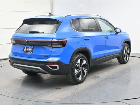 Used 2025 Volkswagen Taos SE w/ Panoramic Sunroof Package image 25