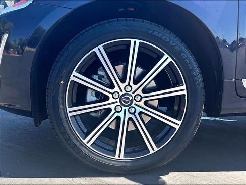 Used 2016 Volvo XC60 T5 Premier w/ Proximity Package FWD image 12