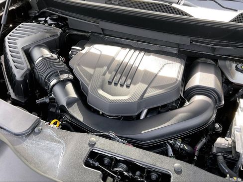 Used 2025 Chevrolet Traverse RS image 32