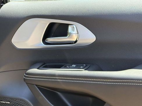 New 2026 Chrysler Pacifica Limited w/ Uconnect Theater Family Group FWD image 8