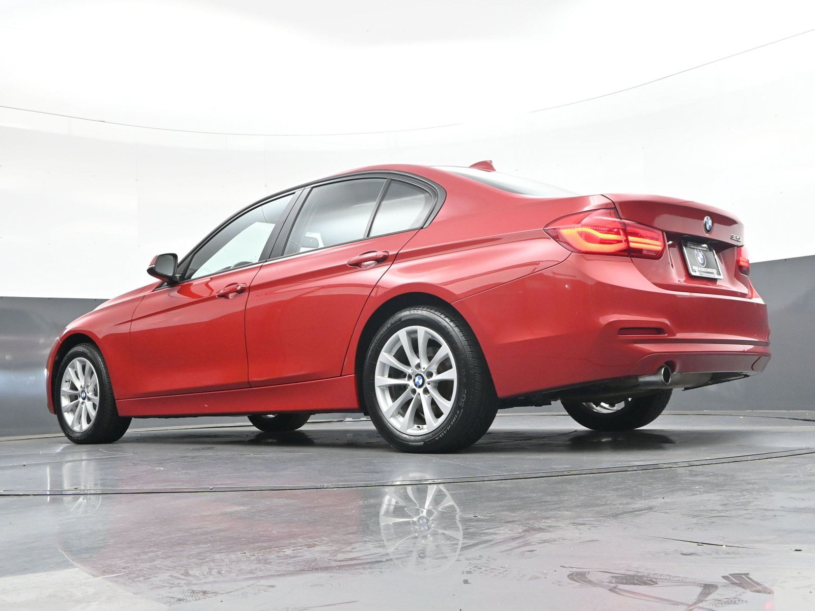 Used 2018 BMW 320i Sedan w/ Convenience Package RWD image 31
