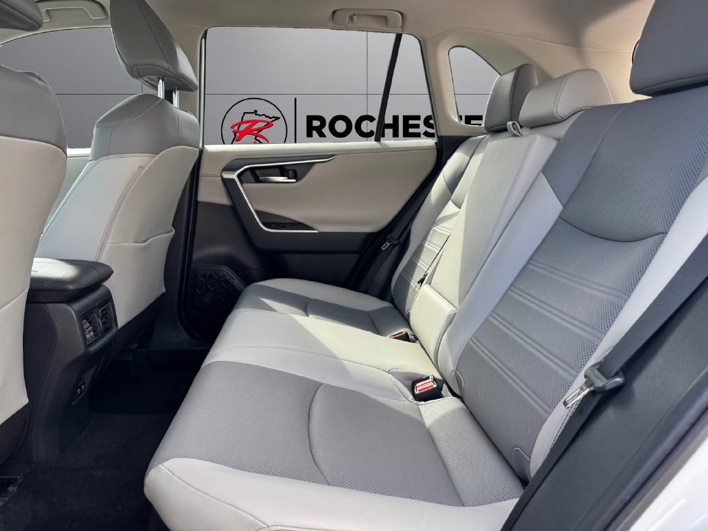 Used 2020 Toyota RAV4 Limited AWD/4WD image 16