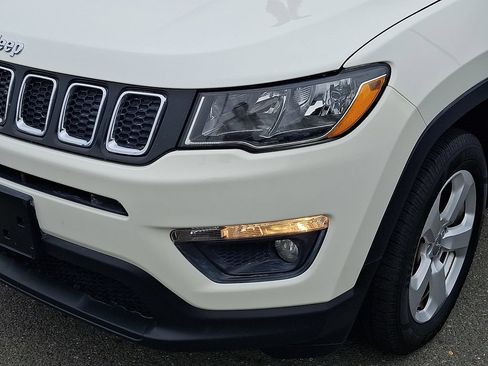 Used 2018 Jeep Compass Latitude w/ Popular Equipment Group FWD image 10