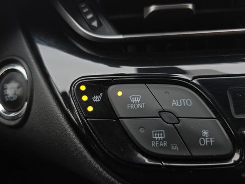 Used 2018 Toyota C-HR XLE image 28