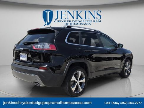 Used 2021 Jeep Cherokee Limited w/ Elite Package FWD image 3