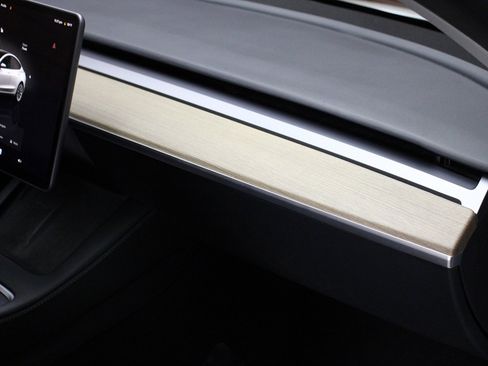 Used 2023 Tesla Model 3 Standard Range image 28