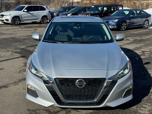 Used 2022 Nissan Altima 2.5 SV w/ SV Premium Package image 2