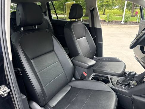 Used 2019 Volkswagen Tiguan SE w/ Panoramic Sunroof Package FWD image 34