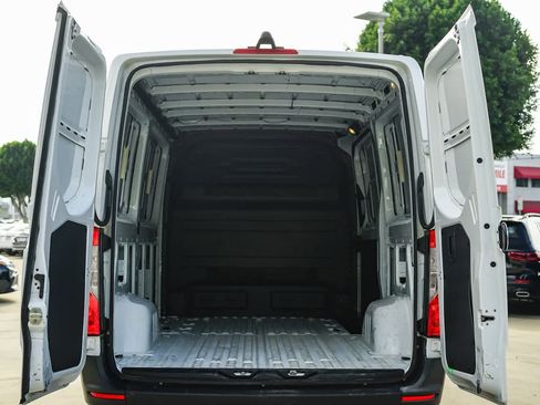 Used 2023 Mercedes-Benz Sprinter 2500 image 25