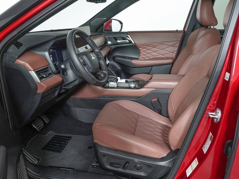 Used 2025 Mitsubishi Outlander SEL image 17