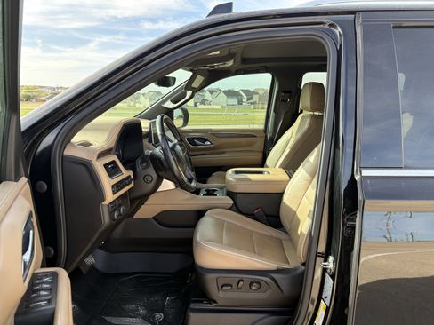 Used 2021 Chevrolet Suburban Premier image 11