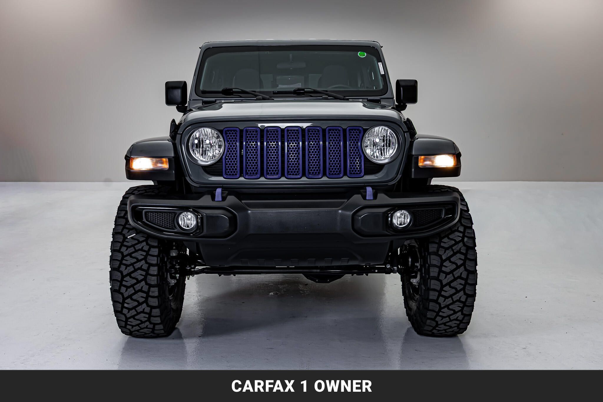 Used 2025 Jeep Gladiator Sport AWD/4WD image 4