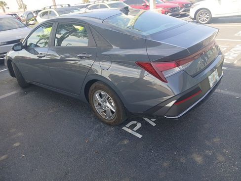Certified 2024 Hyundai Elantra SE FWD image 5