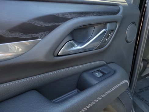 Used 2021 GMC Yukon Denali w/ Denali Premium Package image 12