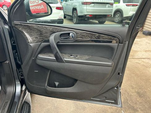 Used 2013 Buick Enclave Premium image 18