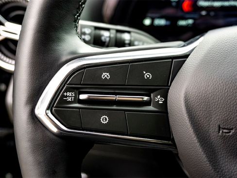 Used 2025 Chevrolet Equinox LT image 18