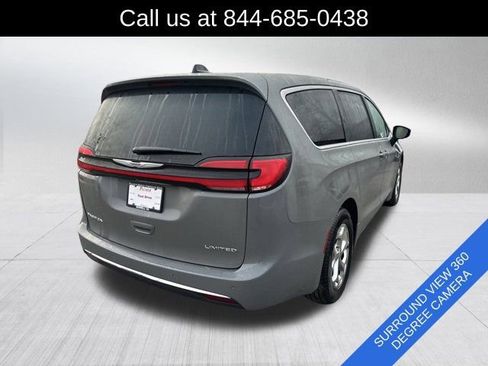 Certified 2024 Chrysler Pacifica Limited image 5