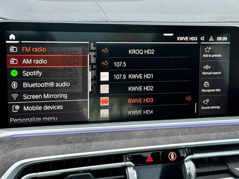 Used 2022 BMW X5 xDrive40i w/ Parking Assistance Package image 34