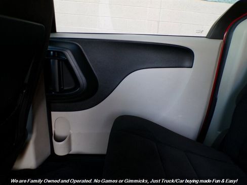 Used 2012 Dodge Grand Caravan SE image 18