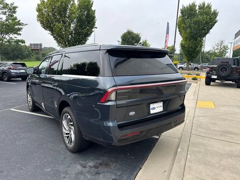 Used 2025 Lincoln Navigator L Reserve AWD/4WD image 7