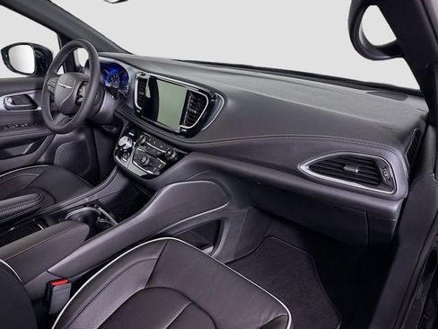 New 2026 Chrysler Pacifica Limited w/ S Appearance Package image 31