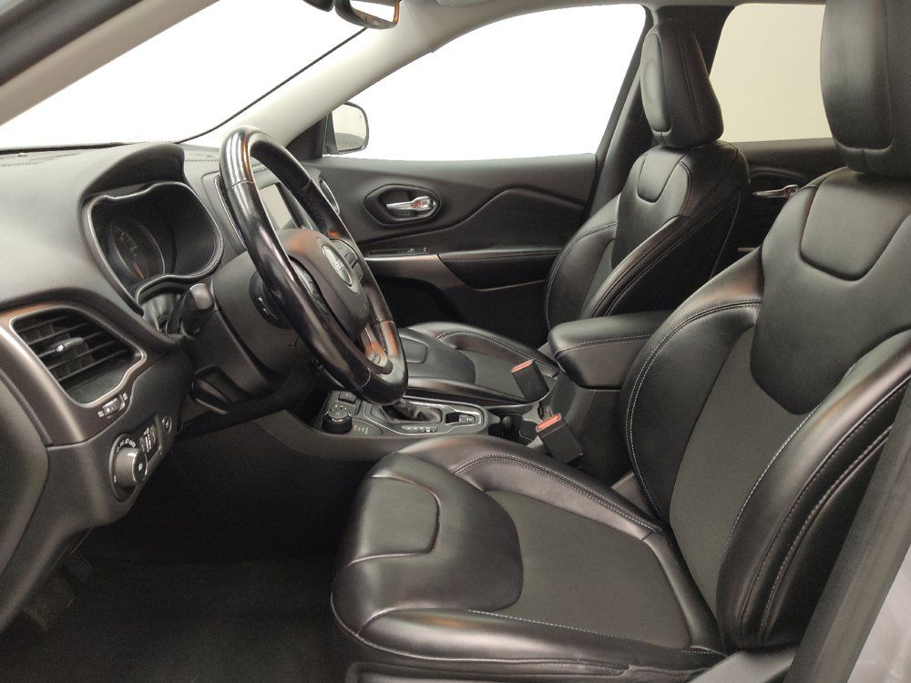 Used 2020 Jeep Cherokee Latitude Plus w/ Comfort/Convenience Group AWD/4WD image 17