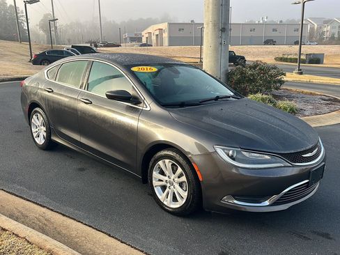 Used 2016 Chrysler 200 Limited image 8