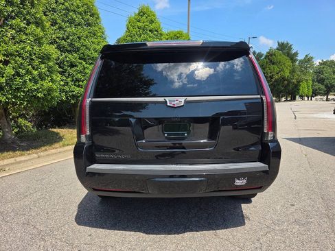 Used 2018 Cadillac Escalade Luxury AWD/4WD image 4