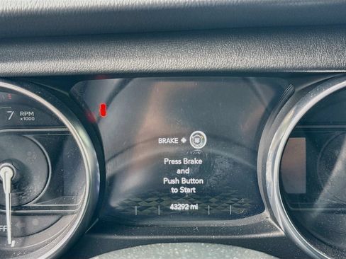 Used 2022 Jeep Wrangler Unlimited Sahara AWD/4WD image 13