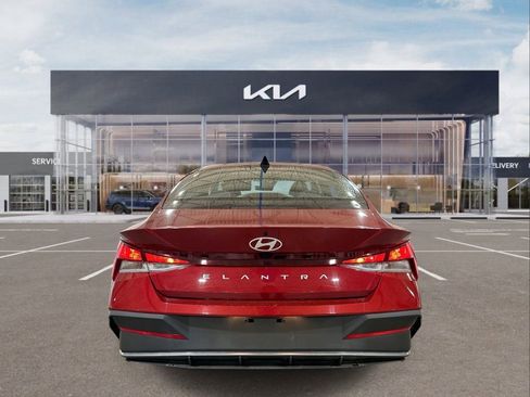 Used 2024 Hyundai Elantra SEL image 7