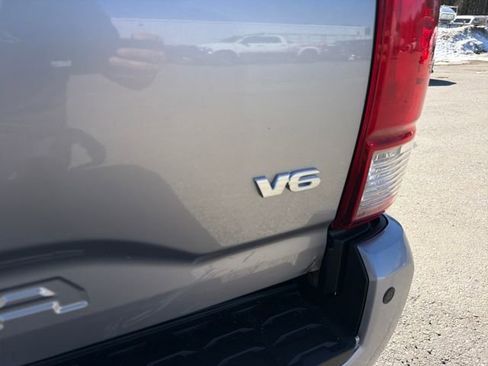 Used 2017 Toyota Tacoma TRD Off-Road w/ Premium & Technology Package image 10