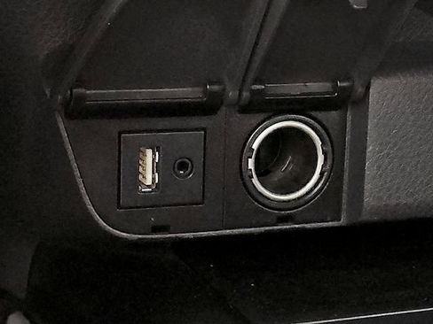 Used 2018 Toyota Camry LE w/ Moonroof Package image 27